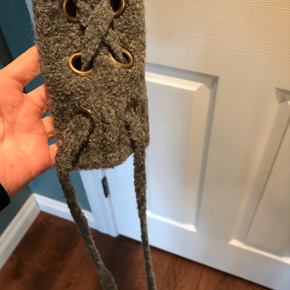 Lovers + Friends Kate Sweater. Size Large - Picture 4 of 7